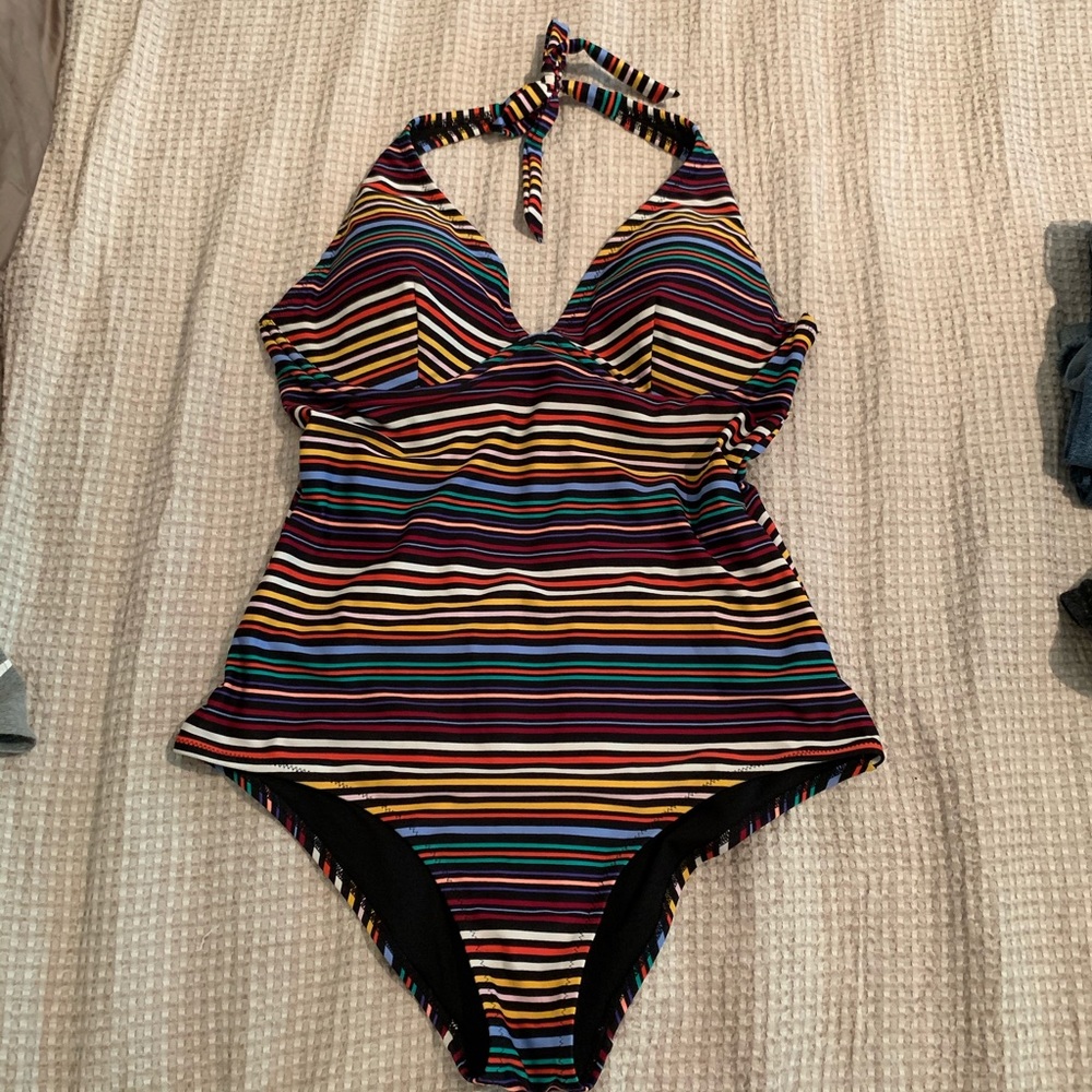 NWOT ON swimsuit